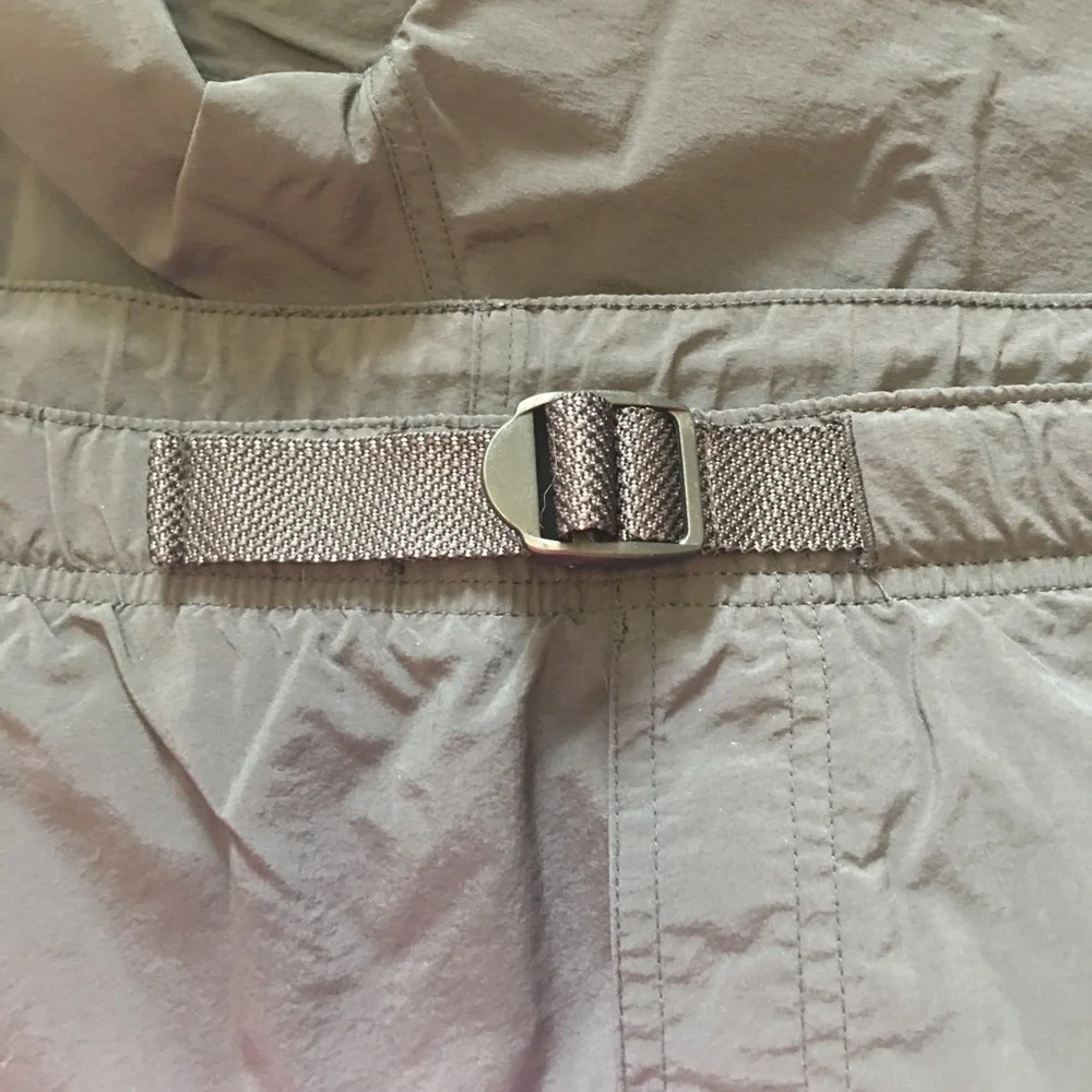 Men’s Columbia black swim trunks sz XXL. Net lined, zipper & Velcro pockets.
